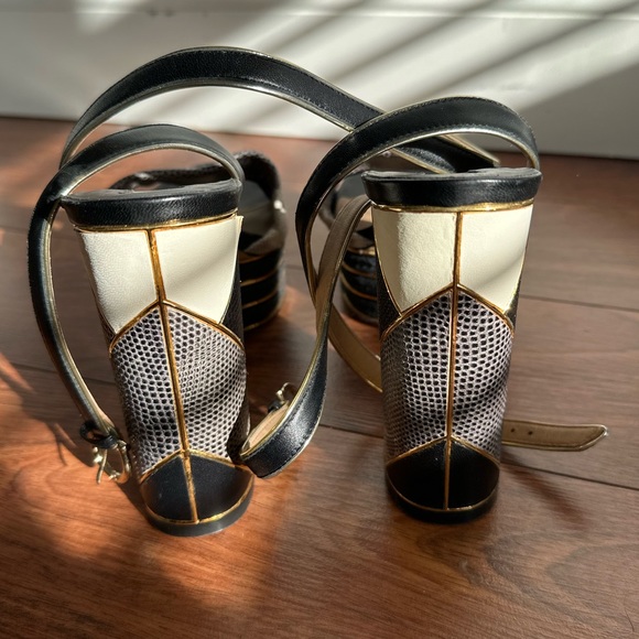 Salvatore Ferragamo GAGA Platform size 7. Authentic!! Gold and Black Slingbacks - Picture 4 of 11